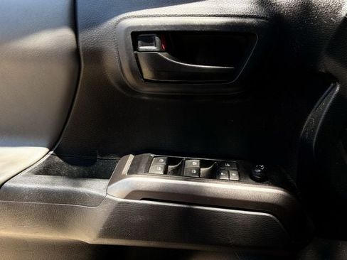 Used 2022 Toyota Tacoma SR5 RWD image 27