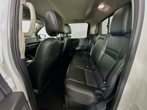 Used 2024 Nissan Frontier SL image 25