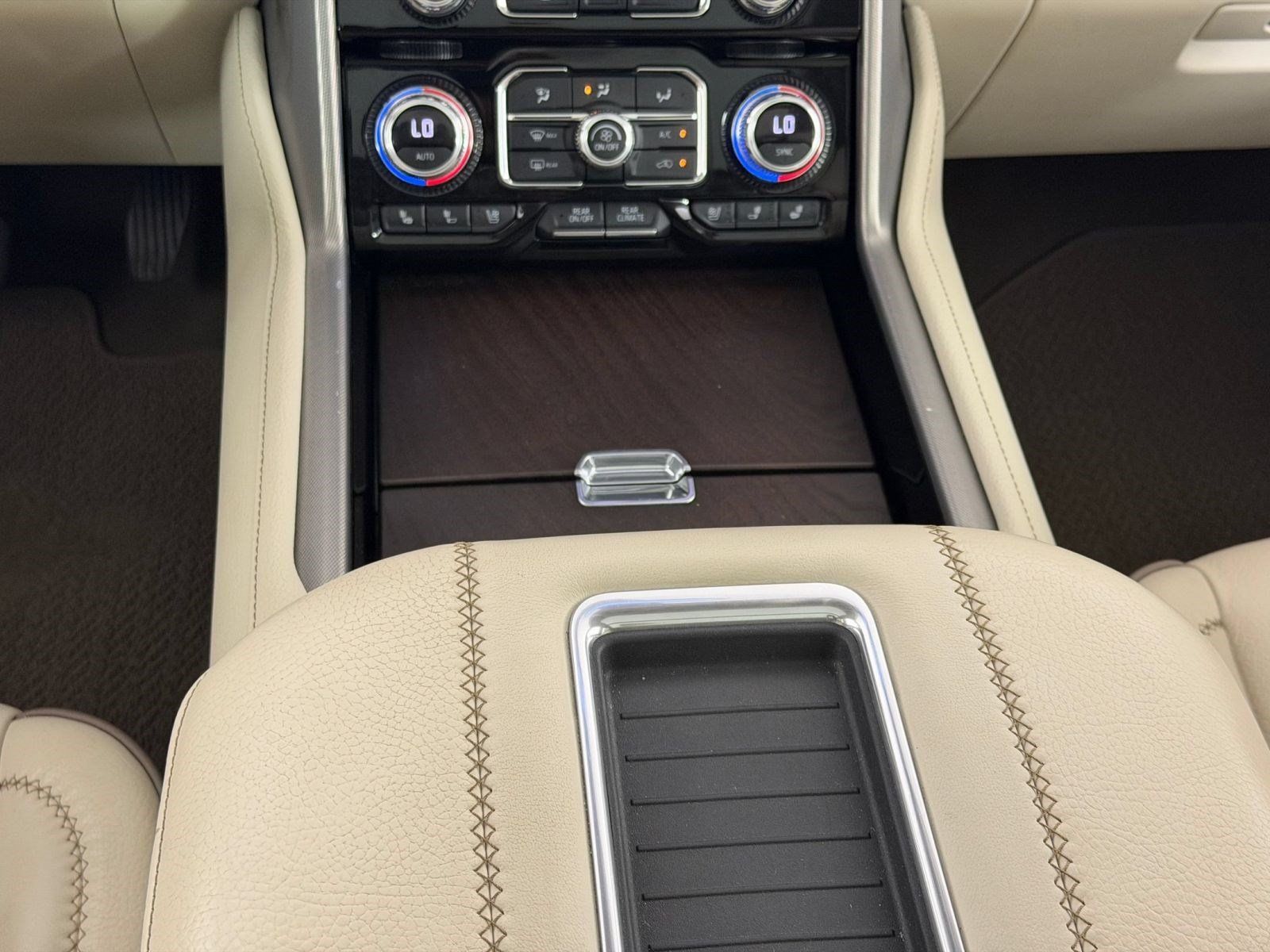 Used 2021 GMC Yukon Denali w/ Denali Premium Package RWD image 19