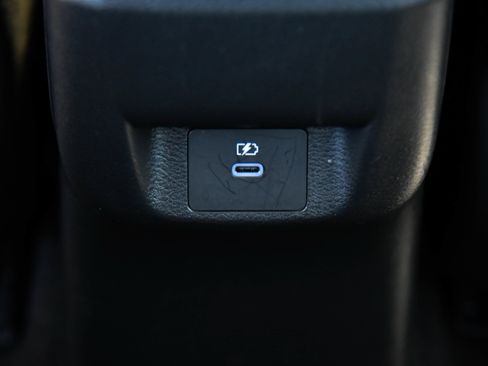 Used 2025 Nissan Versa SV FWD image 33