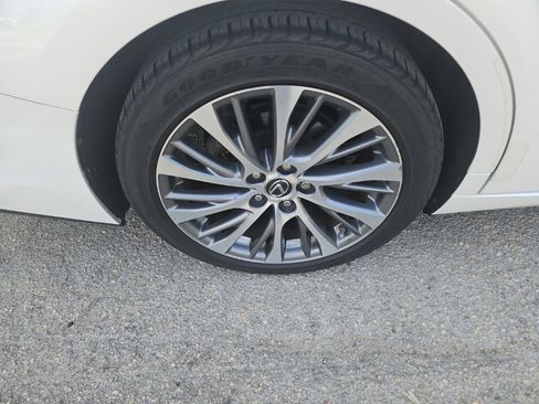 Used 2019 Lexus ES 350 w/ Premium Package FWD image 6