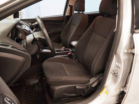 Used 2017 Ford Focus SE w/ SE Winter Package image 3