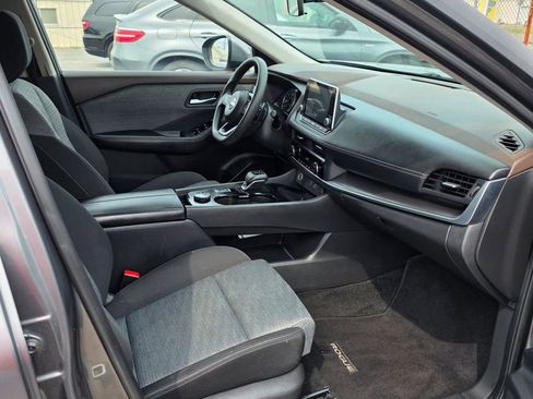 Used 2023 Nissan Rogue SV image 12