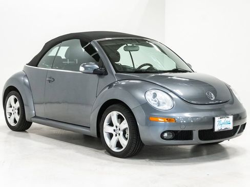 Used 2006 Volkswagen Beetle Convertible w/ Package 2 FWD image 6