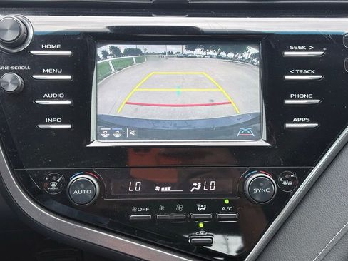 Used 2018 Toyota Camry XSE FWD image 10
