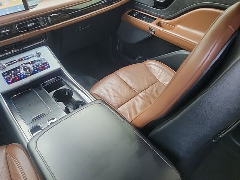 Used 2020 Lincoln Aviator Reserve w/ Equipment Group 201A image 16