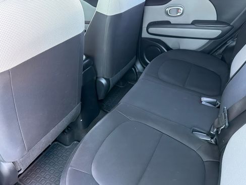 Used 2015 Kia Soul FWD image 14
