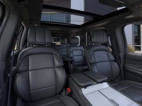 New 2026 Lincoln Navigator Reserve w/ Jet Appearance Package AWD/4WD image 10