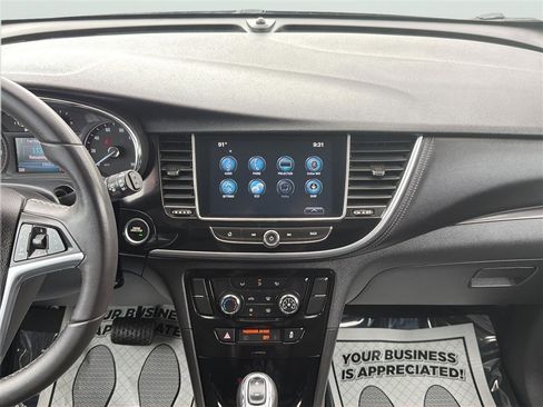 Used 2021 Buick Encore Preferred AWD/4WD image 18