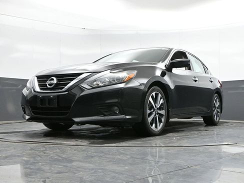 Used 2017 Nissan Altima 2.5 SR FWD image 21