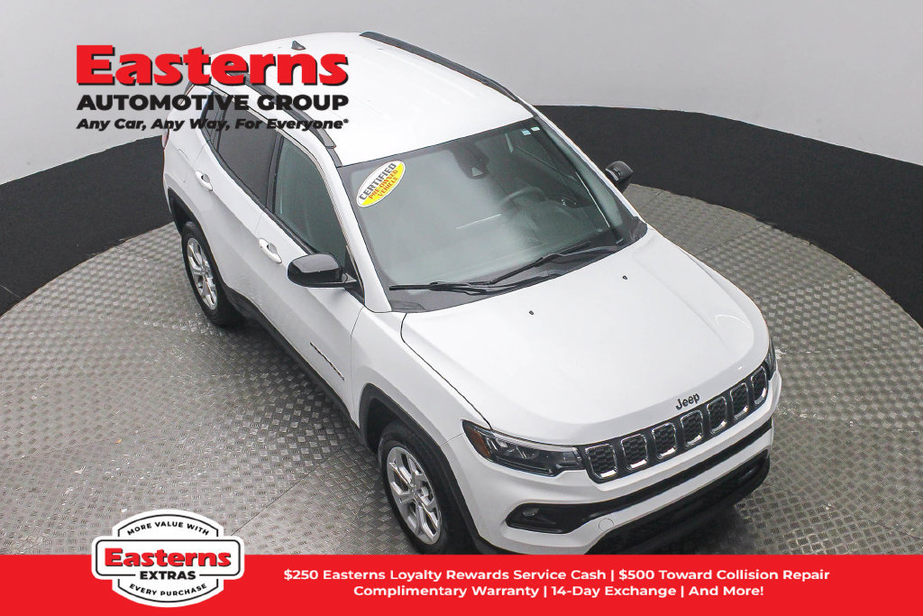 Used 2024 Jeep Compass Latitude AWD/4WD image 4