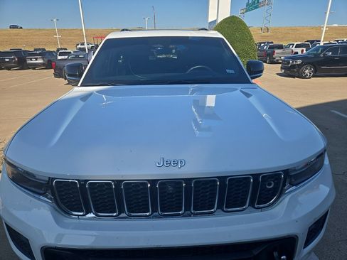Used 2023 Jeep Grand Cherokee L Overland w/ Advanced Protech Group III AWD/4WD image 2