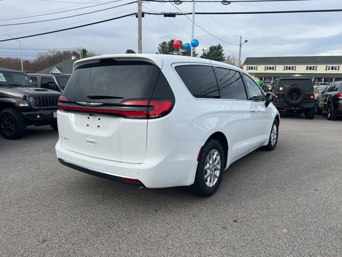 New 2026 Chrysler Pacifica Select image 7