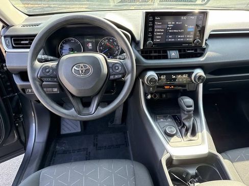 Used 2020 Toyota RAV4 XLE w/ Convenience Package image 18
