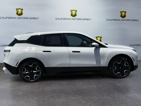 Used 2023 BMW iX xDrive50 w/ Sport Package AWD/4WD image 4