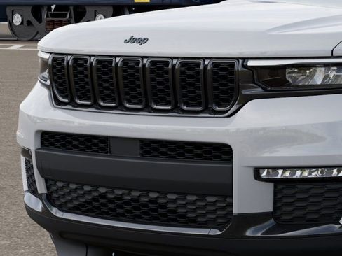New 2025 Jeep Grand Cherokee L Limited w/ Black Appearance Package AWD/4WD image 11