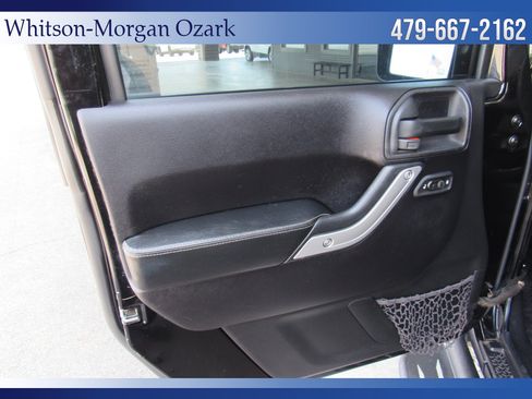 Used 2016 Jeep Wrangler Unlimited Rubicon AWD/4WD image 35