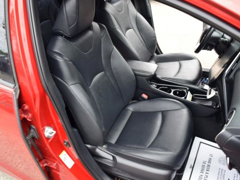 Used 2018 Toyota Prius Prime Premium FWD image 32