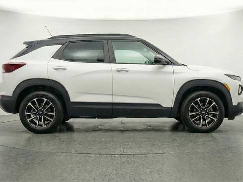Used 2025 Chevrolet TrailBlazer LT FWD image 11