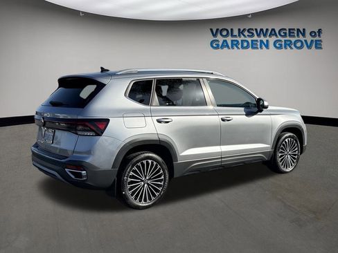 Used 2025 Volkswagen Taos SE image 7