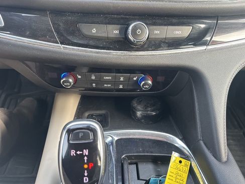 Used 2021 Buick Enclave Essence image 22
