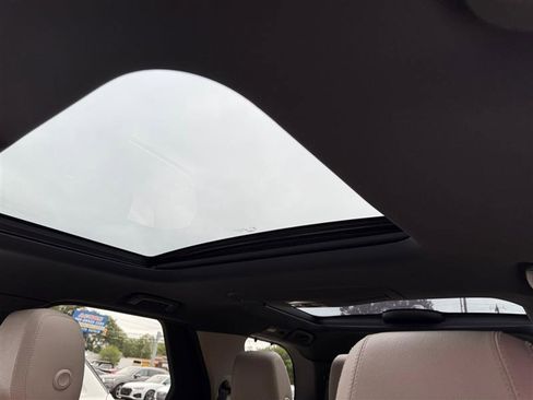 Used 2018 Land Rover Discovery HSE image 20