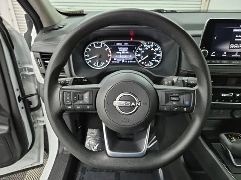 Used 2024 Nissan Rogue SV image 24