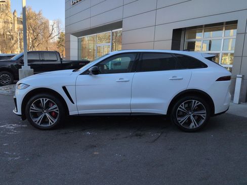 Used 2024 Jaguar F-PACE SVR image 11