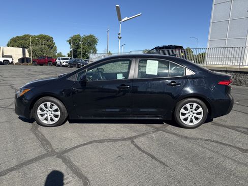 Used 2024 Toyota Corolla LE FWD image 2