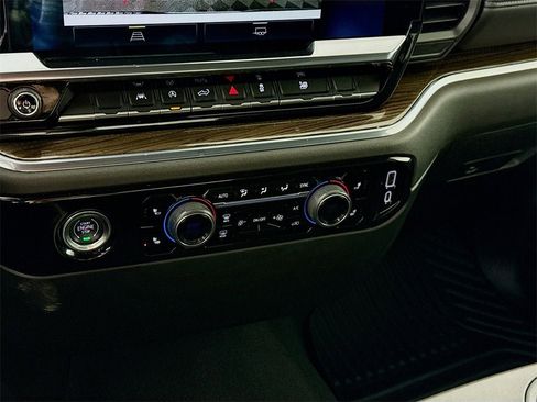 Used 2024 Chevrolet Silverado 1500 LT image 10