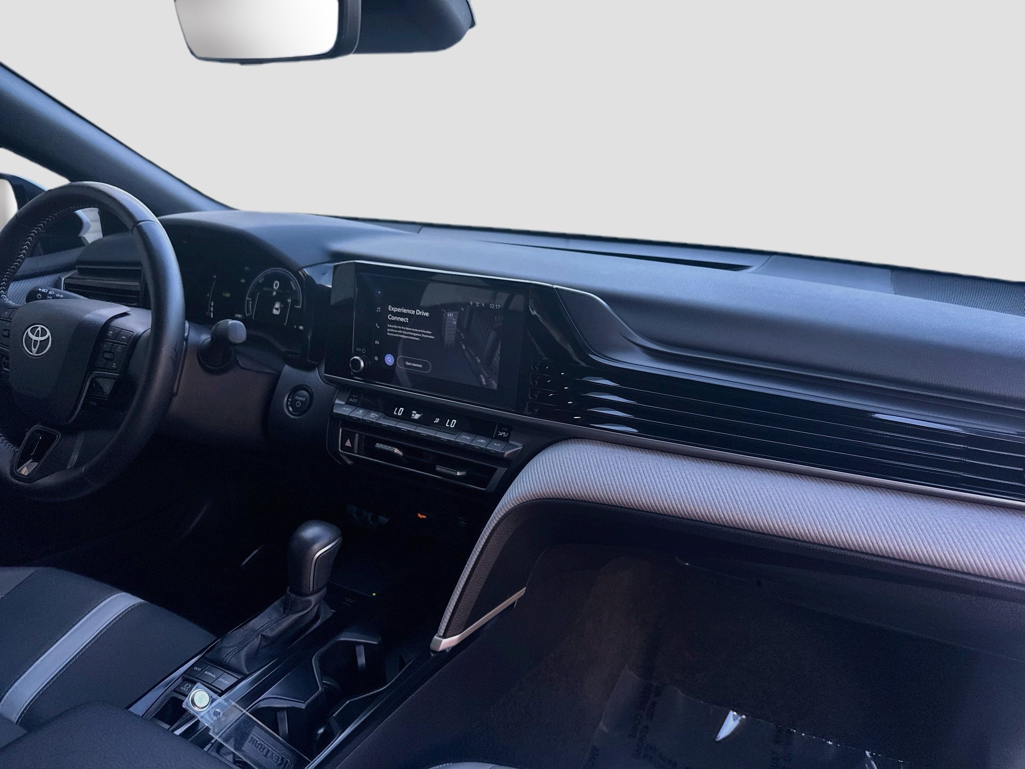 Used 2025 Toyota Camry SE w/ Convenience Package FWD image 32