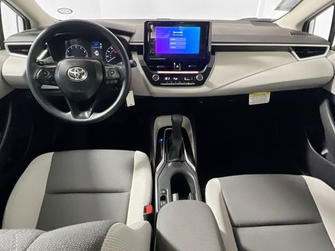Used 2025 Toyota Corolla LE image 29