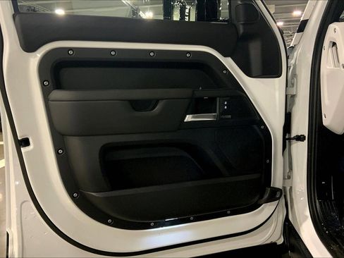 New 2026 Land Rover Defender 110 X-Dynamic SE AWD/4WD image 10