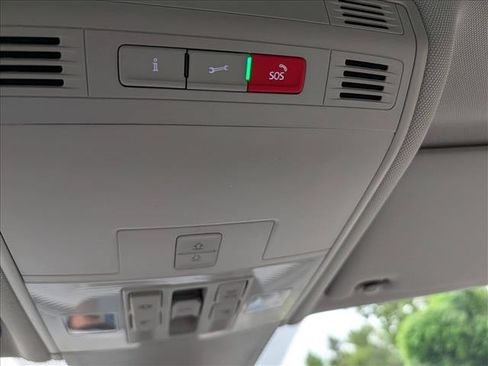 Certified 2023 Volkswagen Tiguan SE w/ Panoramic Sunroof Package FWD image 38