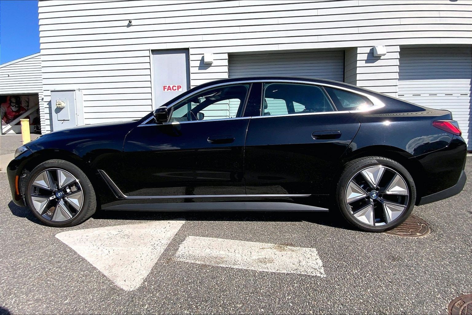 Used 2024 BMW i4 eDrive35 w/ Convenience Package RWD image 2