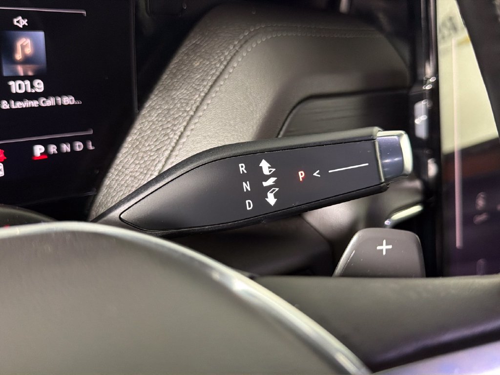 Used 2025 GMC Yukon XL Denali AWD/4WD image 23