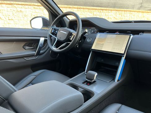Used 2025 Land Rover Discovery Sport Dynamic SE image 13