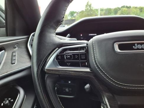 Used 2023 Jeep Grand Cherokee Overland w/ Advanced Protech Group III AWD/4WD image 20