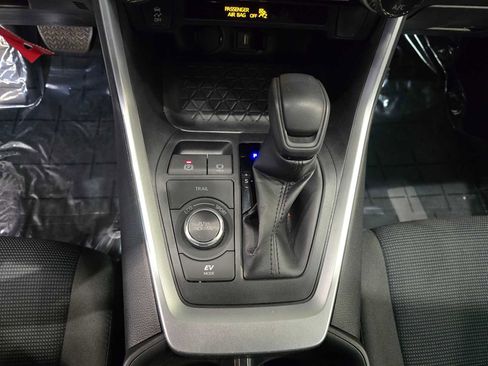 Used 2022 Toyota RAV4 LE image 21