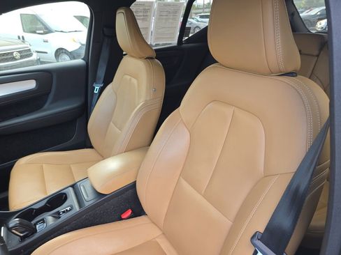 Used 2019 Volvo XC40 T5 Momentum image 20