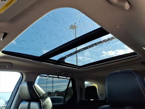 Certified 2025 Honda Pilot Touring image 16