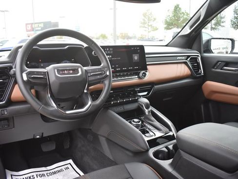 Used 2025 GMC Canyon AT4 image 17