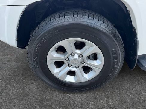Used 2019 Toyota 4Runner SR5 AWD/4WD image 9