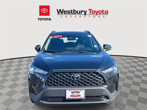 Certified 2023 Toyota Corolla Cross LE image 3