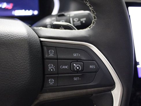 Used 2024 Jeep Grand Cherokee L Limited w/ Luxury Tech Group II image 22