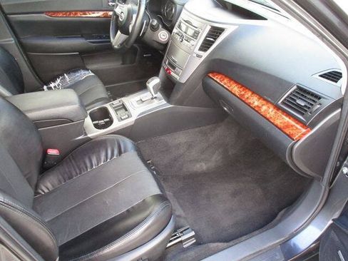 Used 2011 Subaru Outback 2.5i Limited AWD/4WD image 9