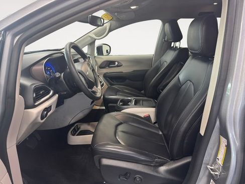 Used 2021 Chrysler Voyager Lxi FWD image 7
