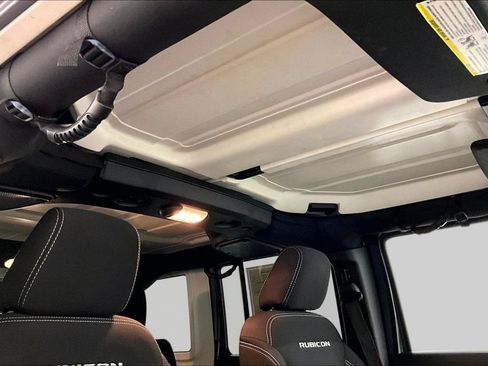 Used 2016 Jeep Wrangler Unlimited Rubicon w/ Dual Top Group AWD/4WD image 28