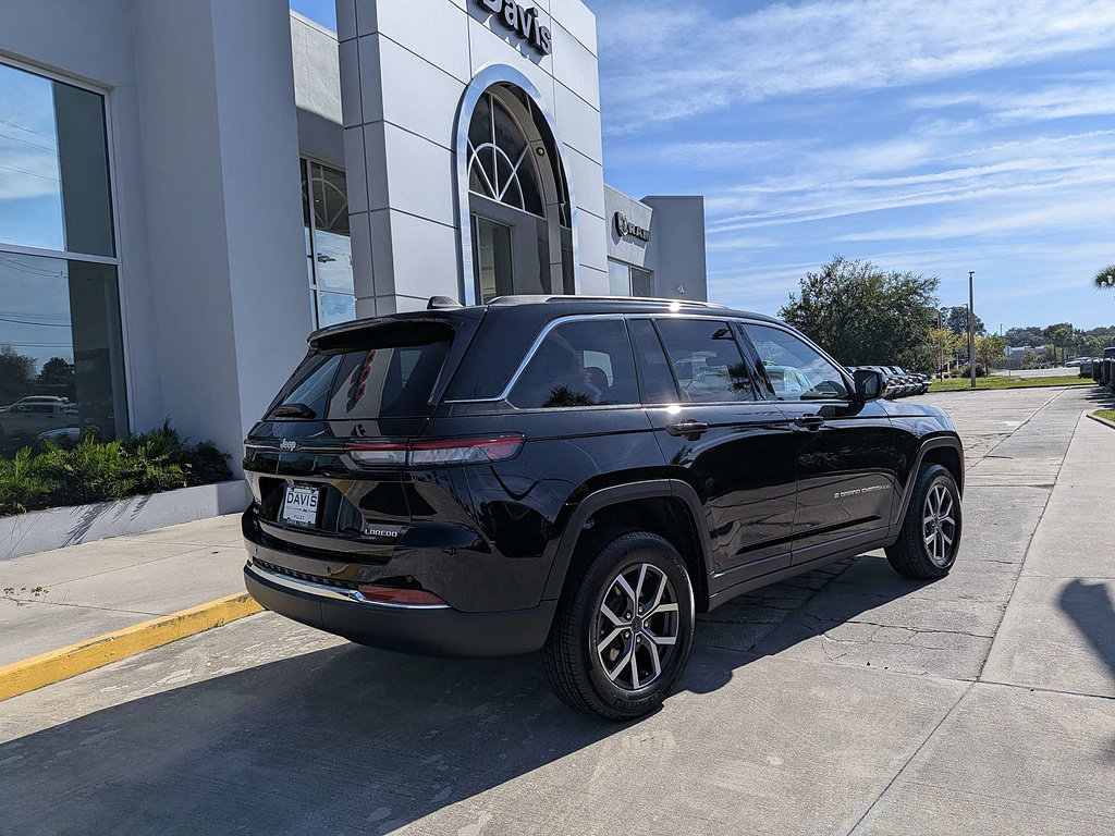 New 2027 Jeep Grand Cherokee Laredo X AWD/4WD image 4