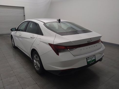 Used 2022 Hyundai Elantra SE FWD image 5